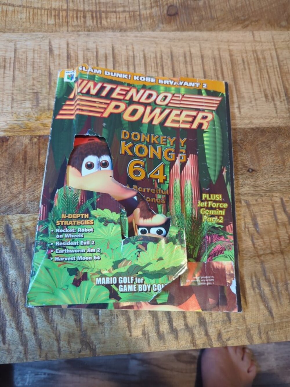 Nintendo Power #126 November 1999 Donkey Kong w/ Kobe Bryant Poster